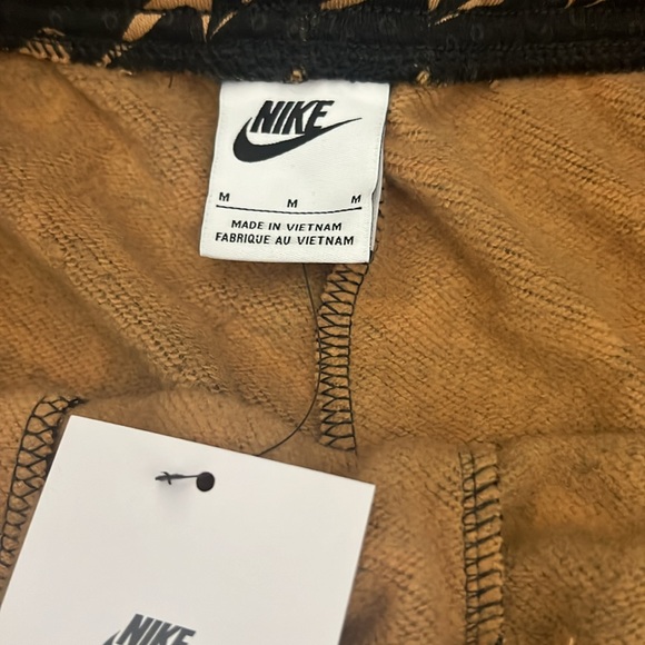 NIKE NWT Woman’s sweats Sz M. Reg 80! Cute gold/black - Picture 7 of 7
